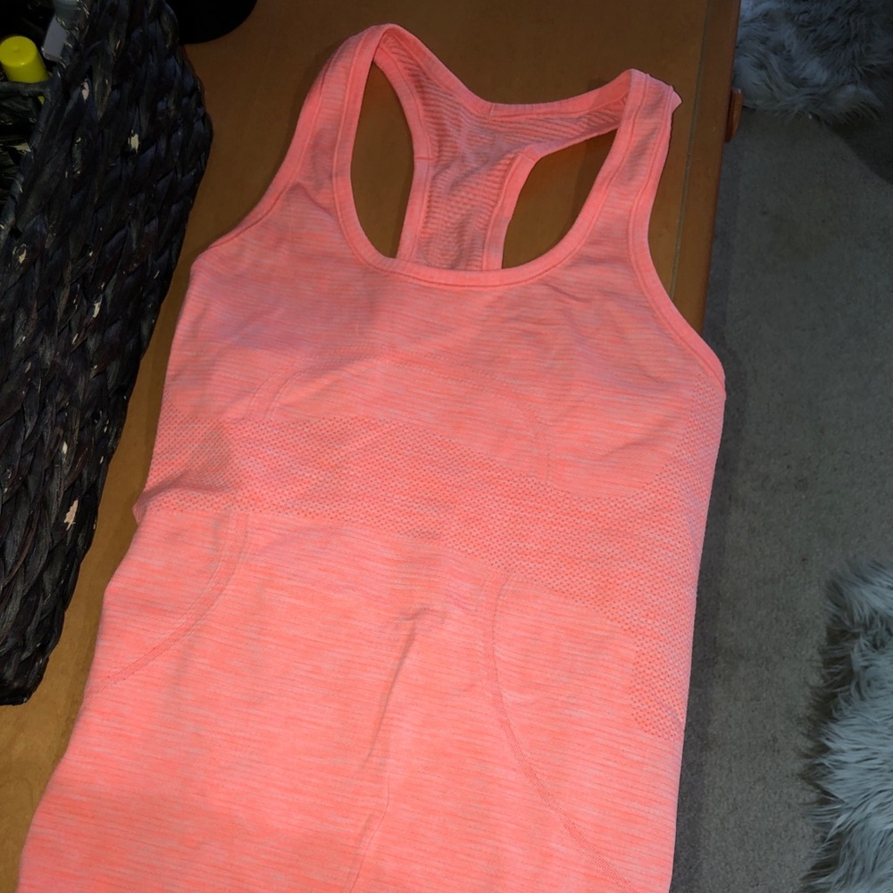 Lulu lemon tanktop (size 6)